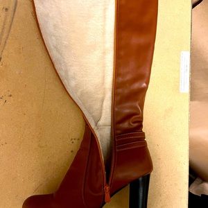 Vintage Store Find - light brown leather heeled boots ✨